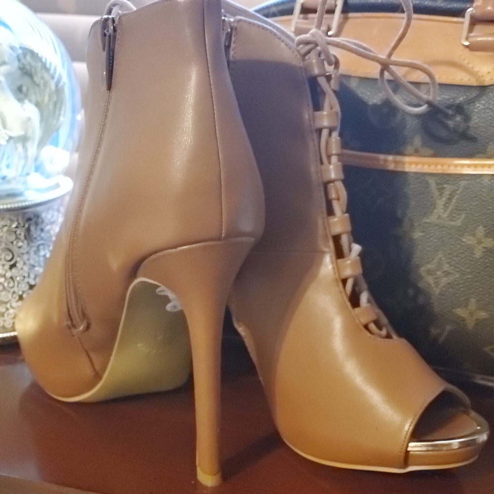 Shoes - Picture 8 of 8